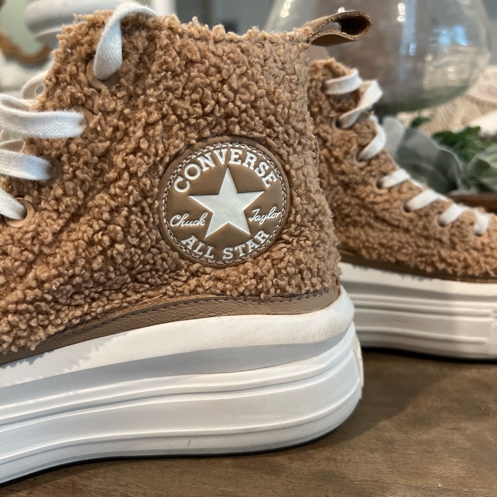 Sherpa High Top Chuck Taylor Converse Size 7 Tan Platform